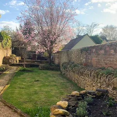 Cosy Cottage In Moreton-In-Marsh Exterior photo